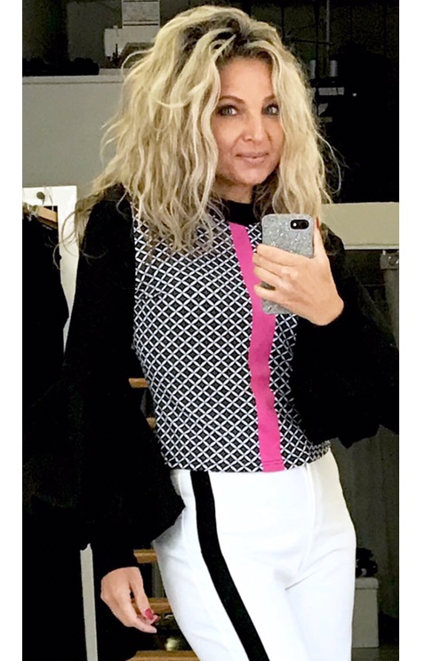 LUXUSNÍ ČERNÝ TOP S BALONOVÝM RUKÁVEM