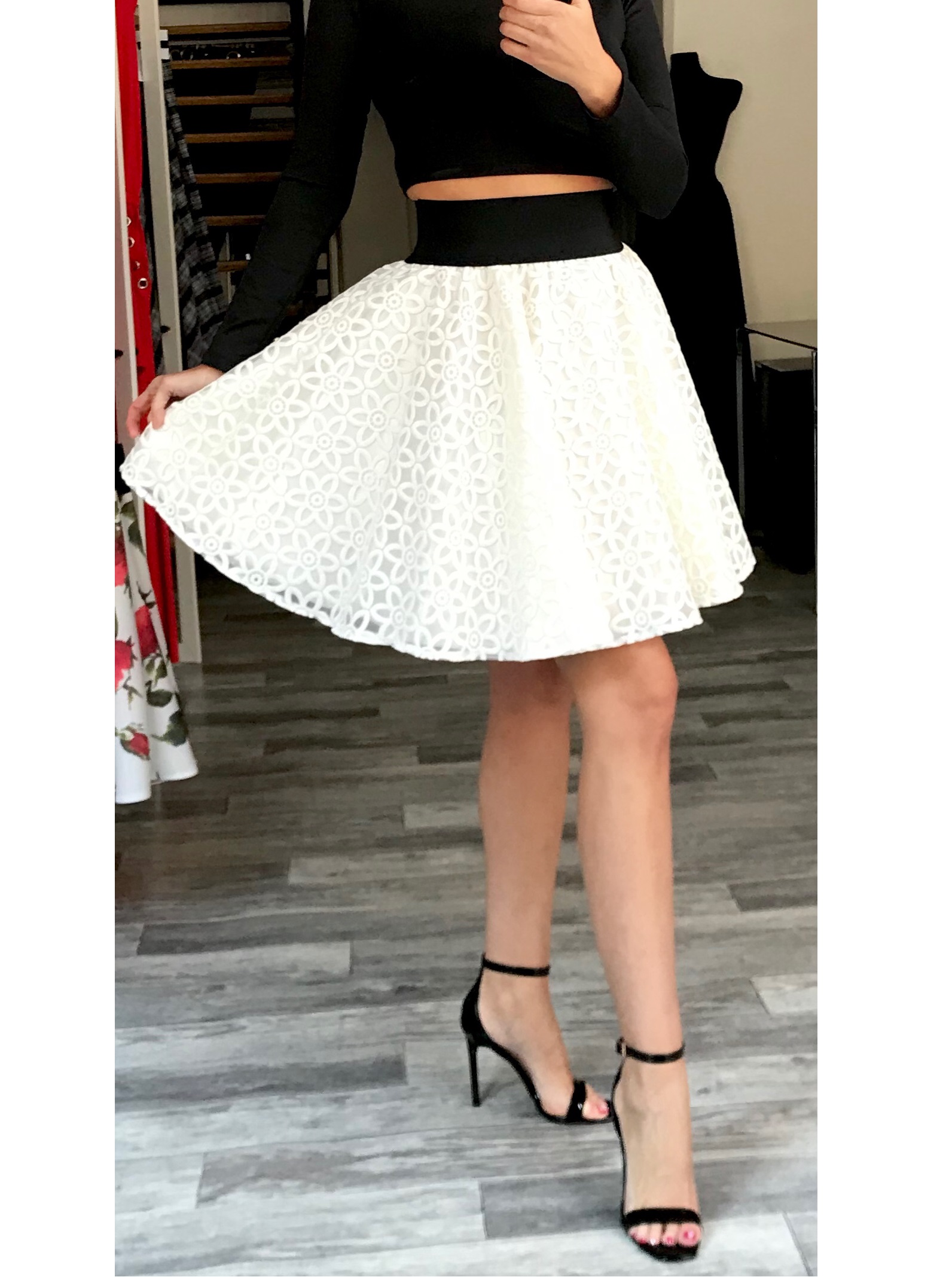 KRÁTKÁ KOLOVÁ SUKNĚ - KRÉMOVÁ