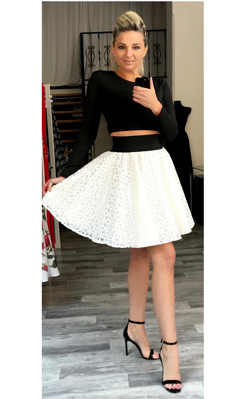 KRÁTKÁ KOLOVÁ SUKNĚ - KRÉMOVÁ