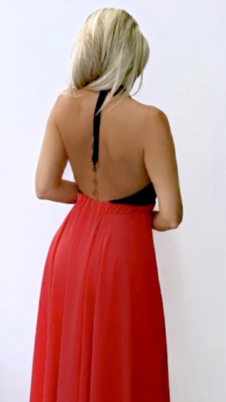 DLOUHÉ LETNÍ ŠATY S VOLNÝMI ZÁDY